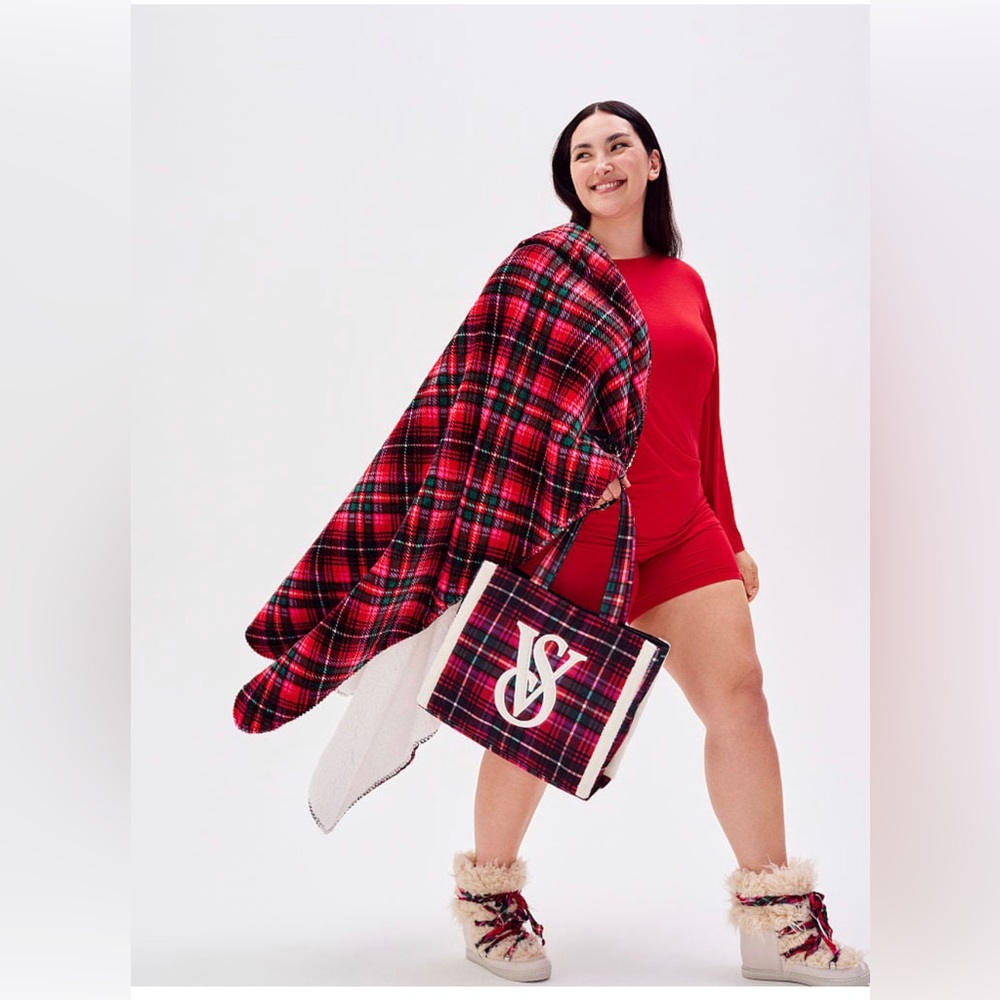 VIctoria Secret Plaid Tote & Blanket Special Edition Bundle
